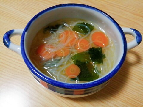 人参と春雨とわかめの中華スープ